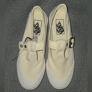 NWOT Vans Cream Canvas Sneakers